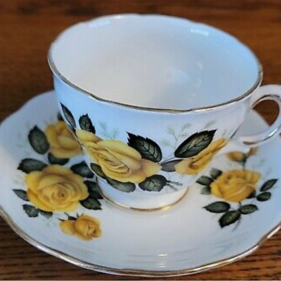 Vintage 1950s Royal Vale Bone China Tea Cup & Saucer Yellow Rose Pattern - Picture 8 of 10